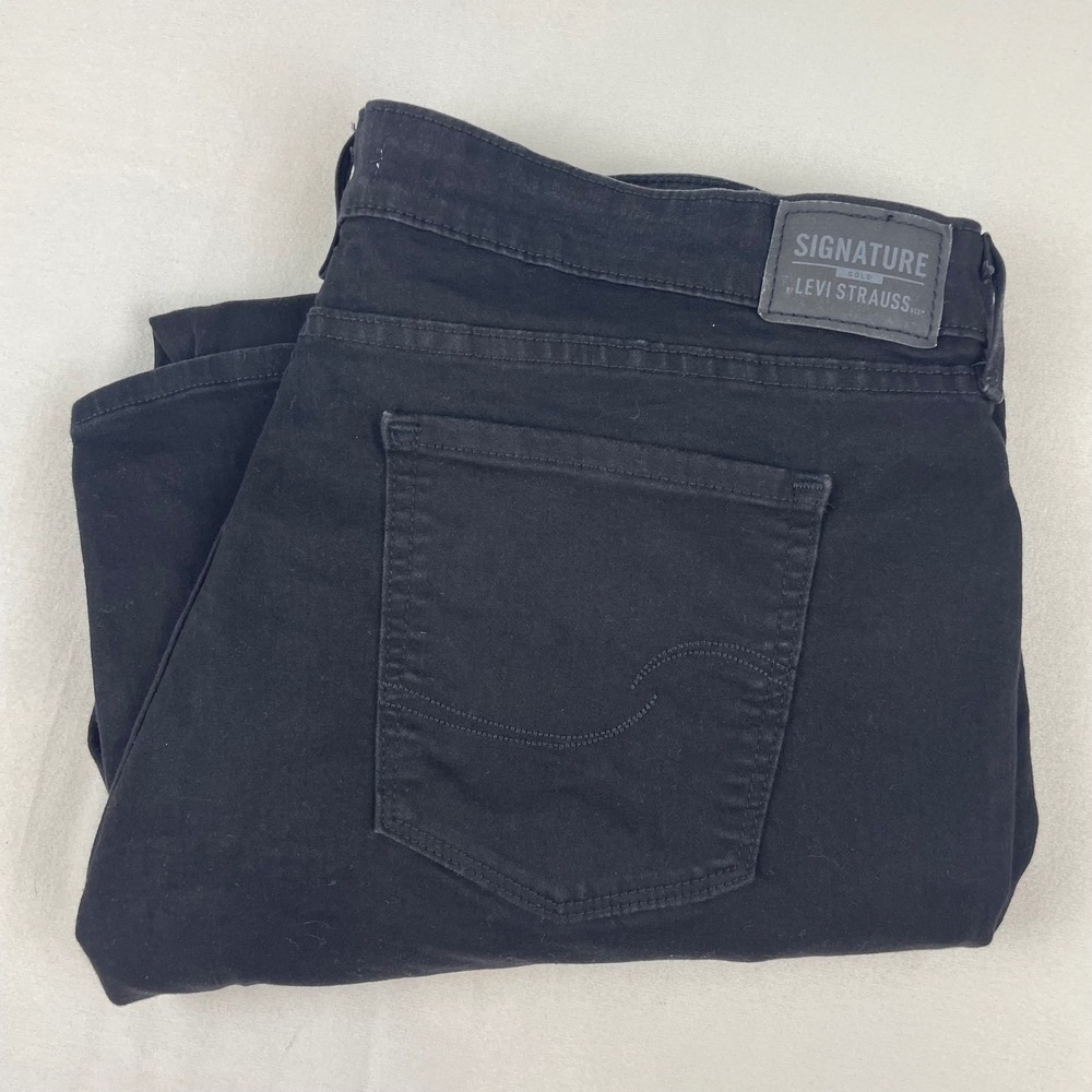 Signature by Levi Strauss Gold Totally Shaping Straight Black Jeans W35 L32
